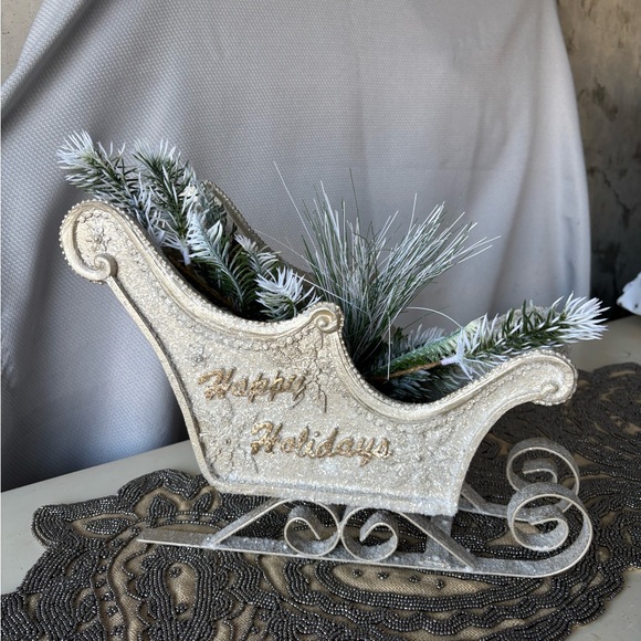 Holiday Havoc! A sleigh ride in silver in gold. covered sleigh with banner. - Picture 1 of 3